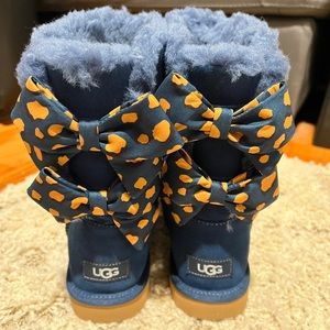 *New in Box* UGG Bailey Bow Retro Spots size 8 Blue Ocean - special edition